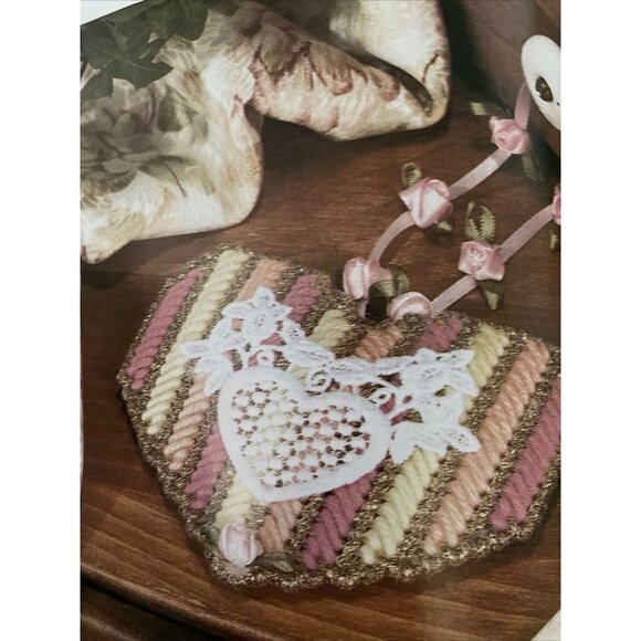 Plastic Canvas Crafts Magazine April 1996, 16 projects St. Patrick's Day Easter - Picture 3 of 8